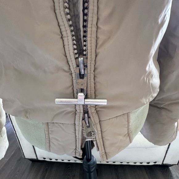 Awesome vintage ski jacket. - Picture 6 of 9